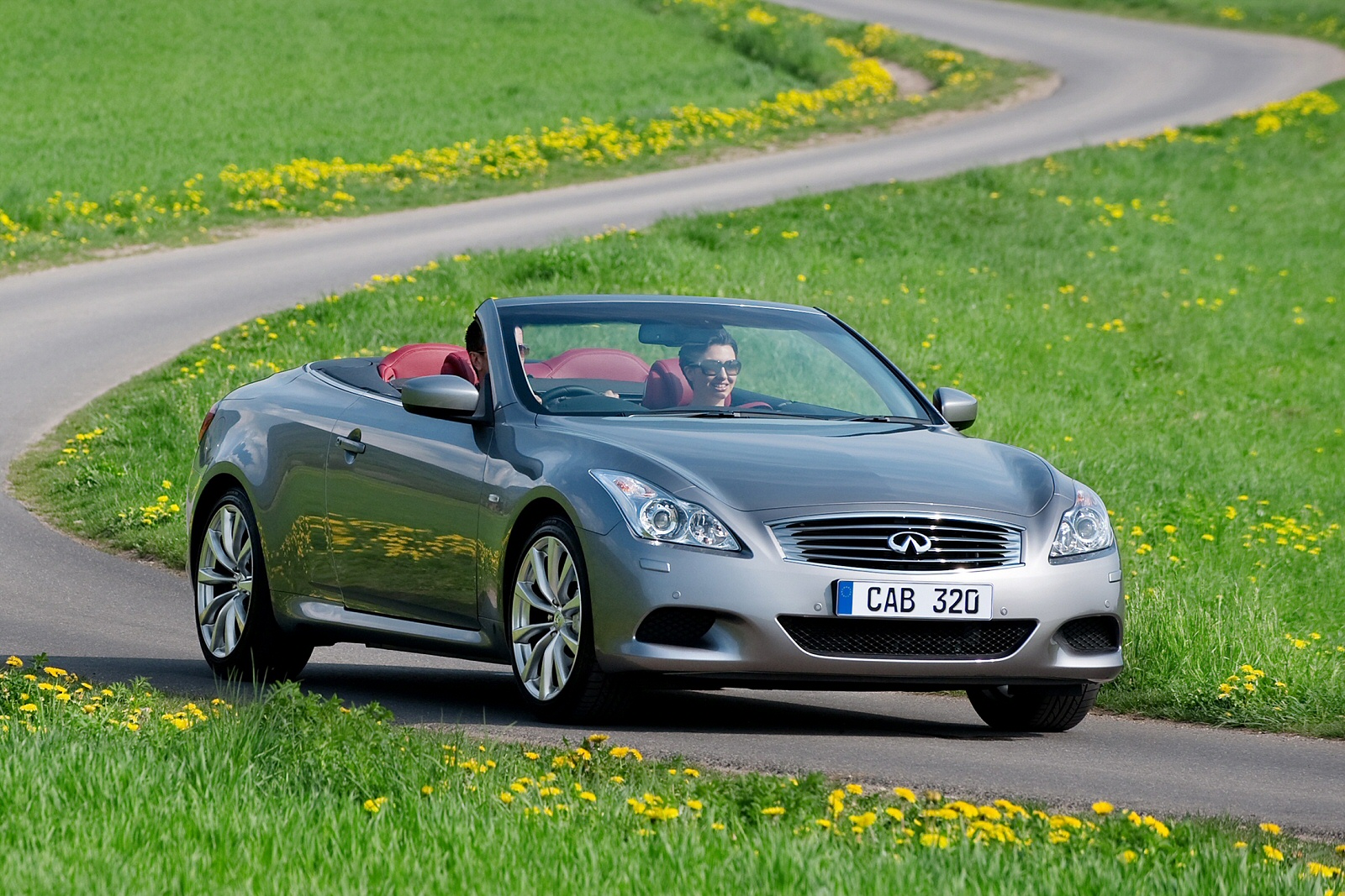 Used Infiniti G37 Convertible (2009 - 2013) + Guide - Image 1