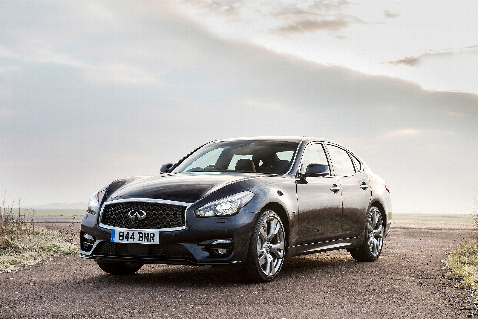 Used Infiniti M / Infiniti Q70 (2014 - 2019) + Guide - Image 1