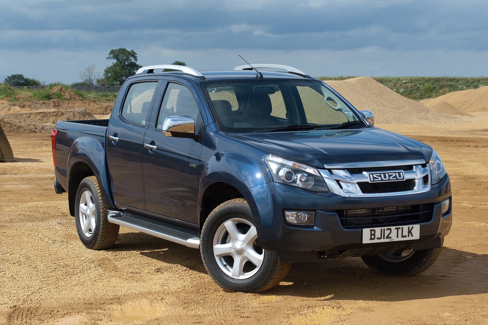 Used Isuzu D-Max (2012 - 2017) + Guide - Image 1