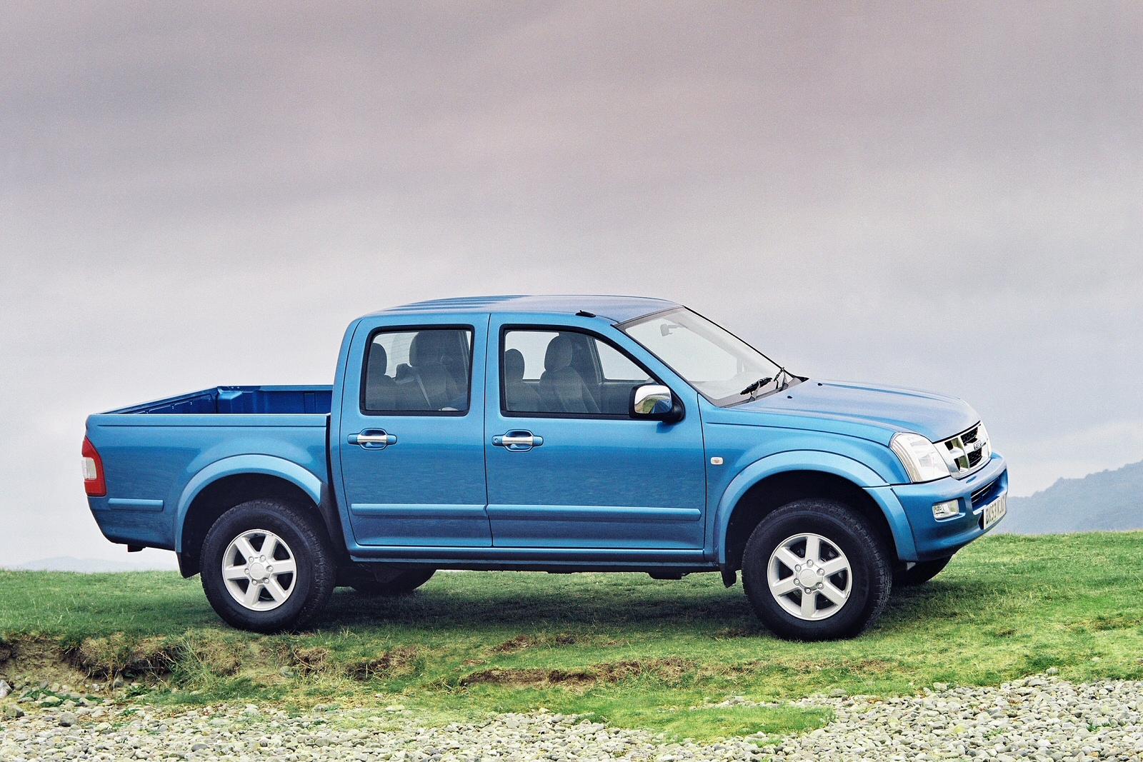 Used Isuzu Rodeo (2002-2012) + Guide - Image 1