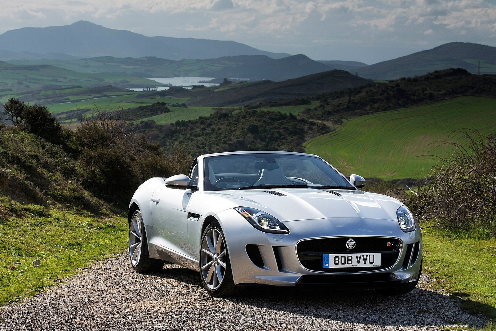 Used Jaguar F-TYPE Convertible (2015 - 2019) + Guide - Image 1