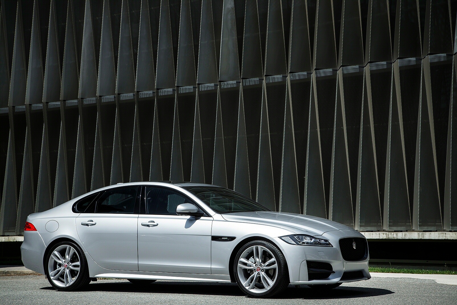 Used Jaguar XF (2015 - 2017) + Guide - Image 1