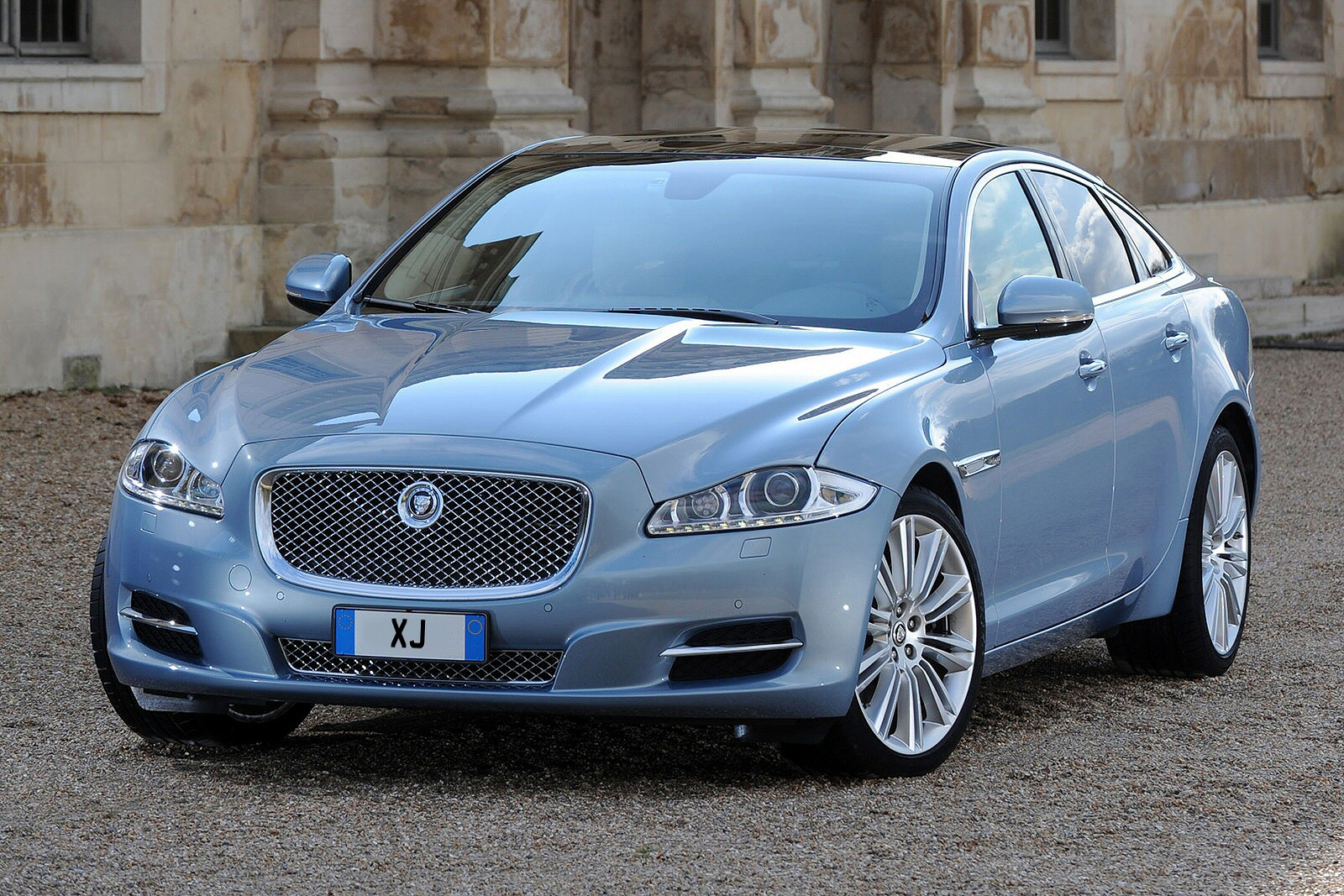 Used Jaguar XJ (2009 - 2015) + Guide - Image 1