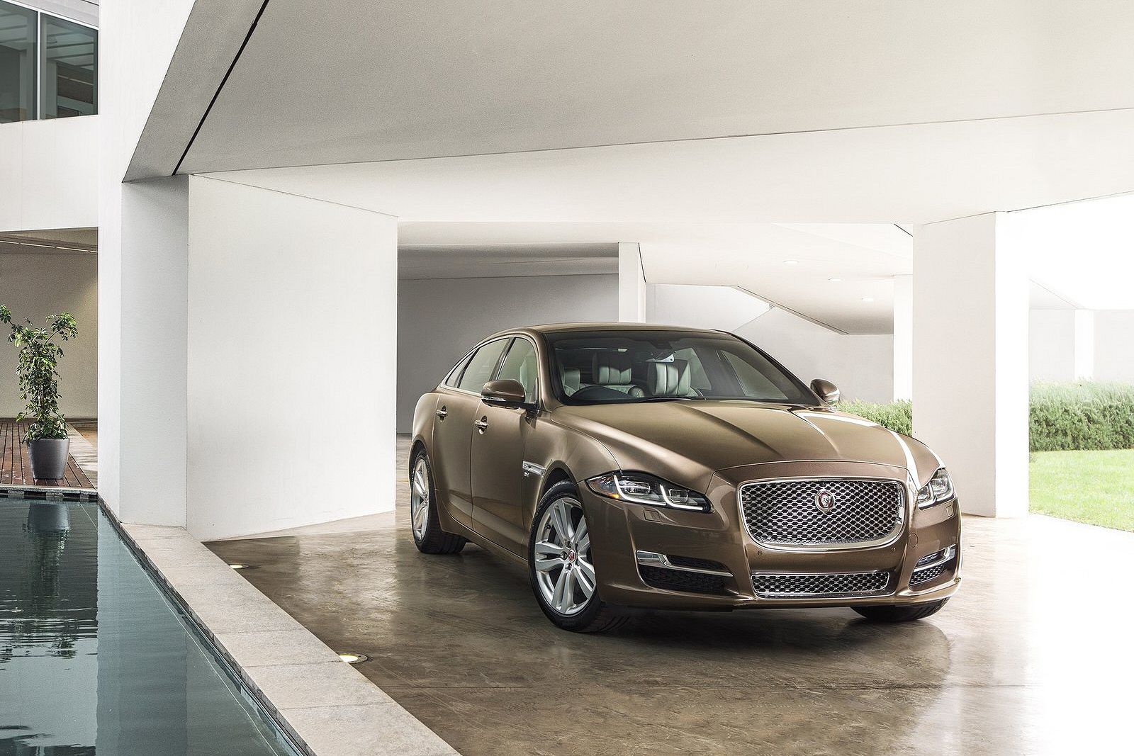 Used Jaguar XJ (2015 - 2020) + Guide - Image 1