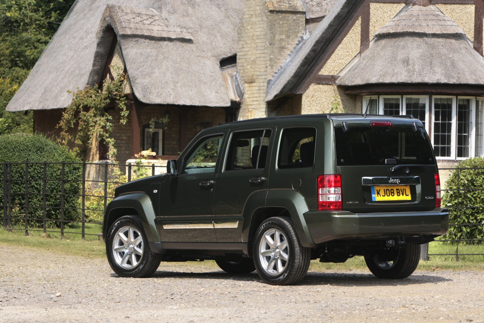 Used Jeep Cherokee [KK] (2008-2013) + Guide - Image 1