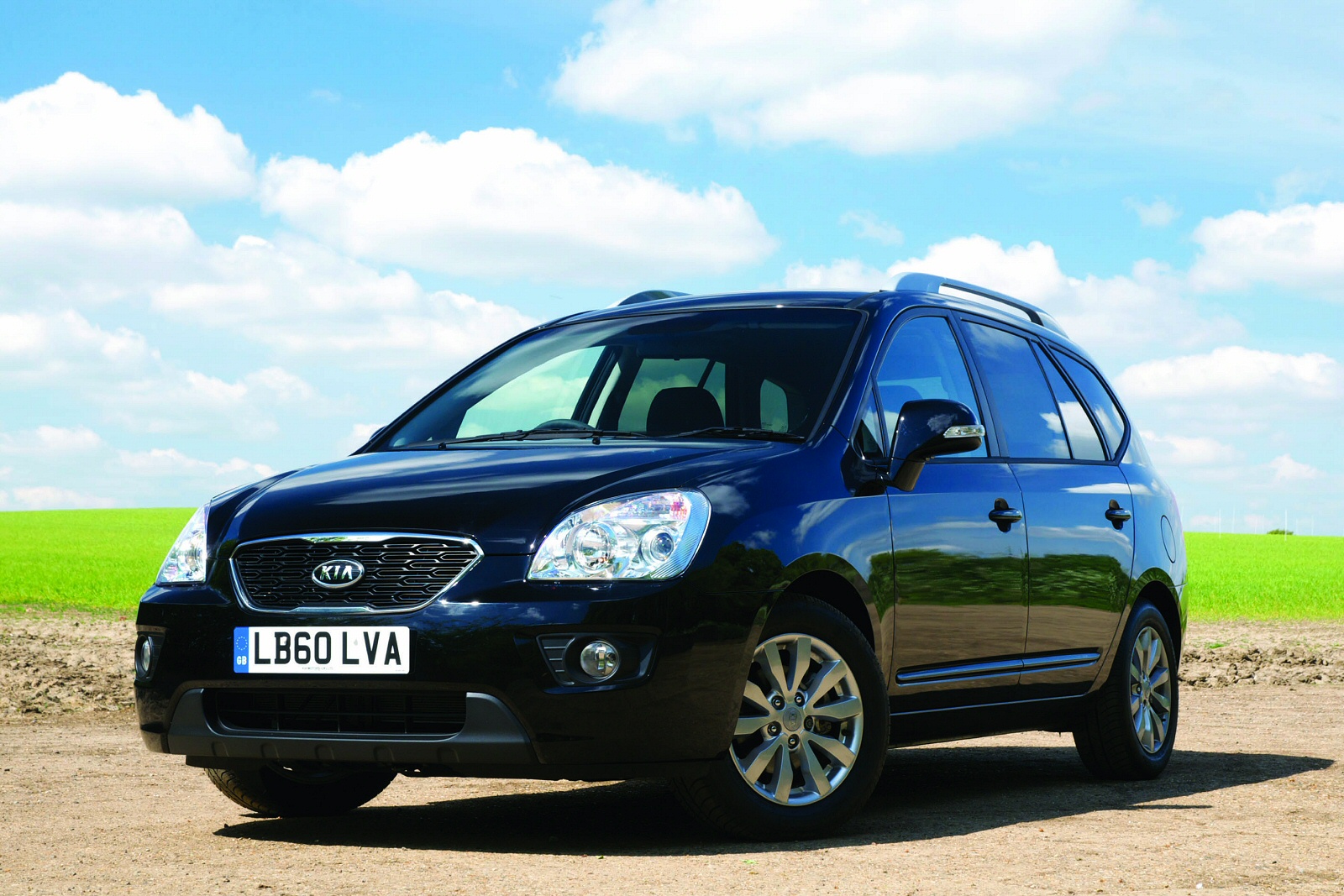 Used Kia Carens (2010 - 2013) + Guide - Image 1