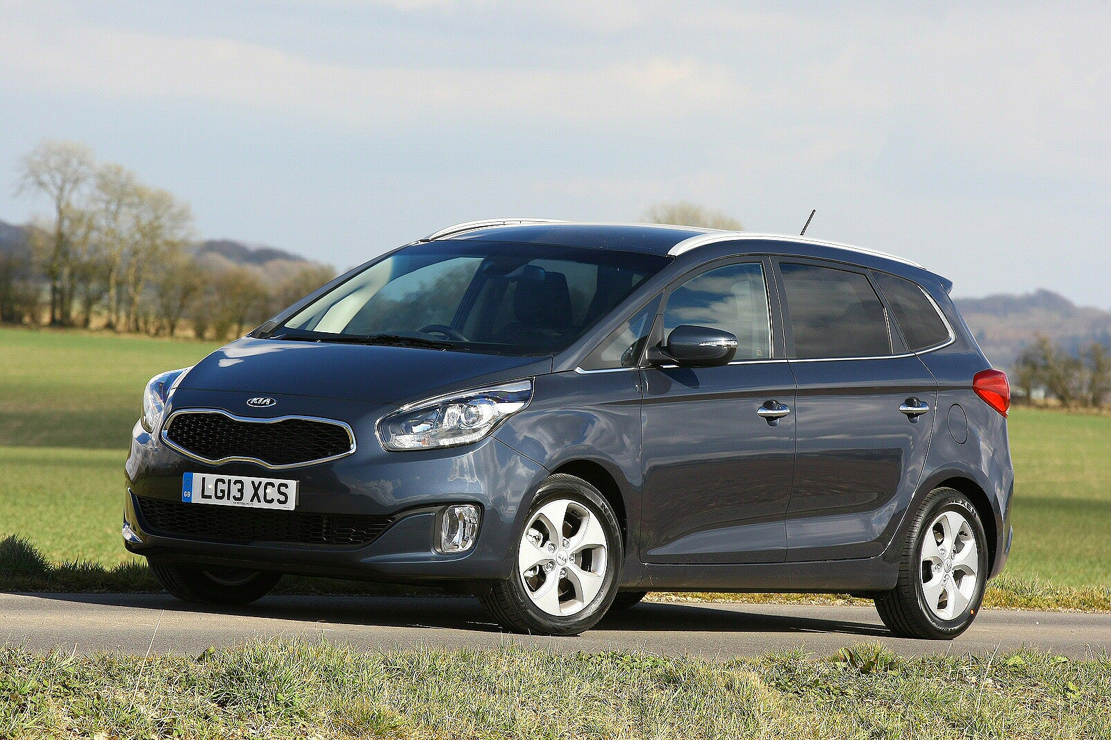 Used Kia Carens (2013 - 2016) + Guide - Image 1