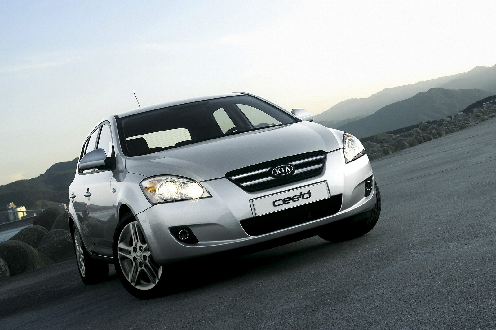 Used Kia Cee'd (2007 - 2009) + Guide - Image 1