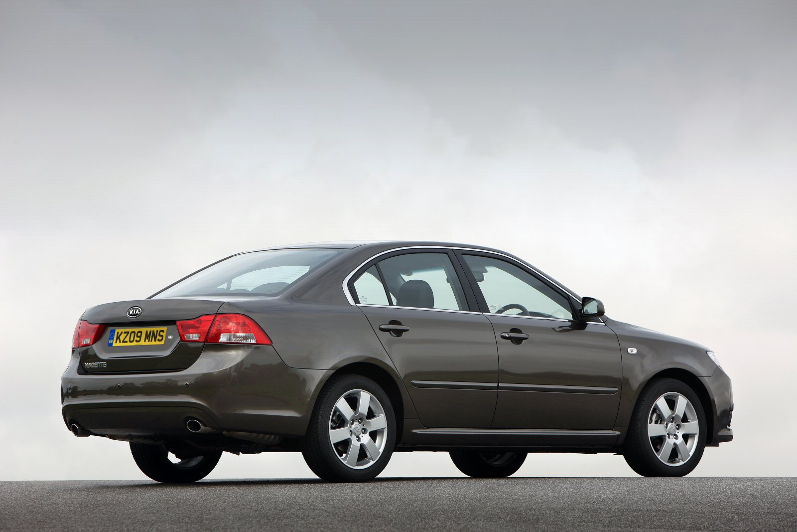 Used Kia Magentis (2009 - 2011) + Guide - Image 1