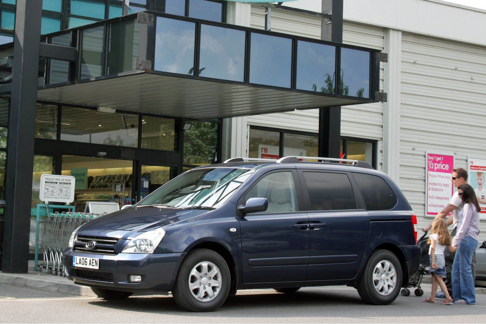 Used Kia Sedona (2006 - 2012) + Guide - Image 1