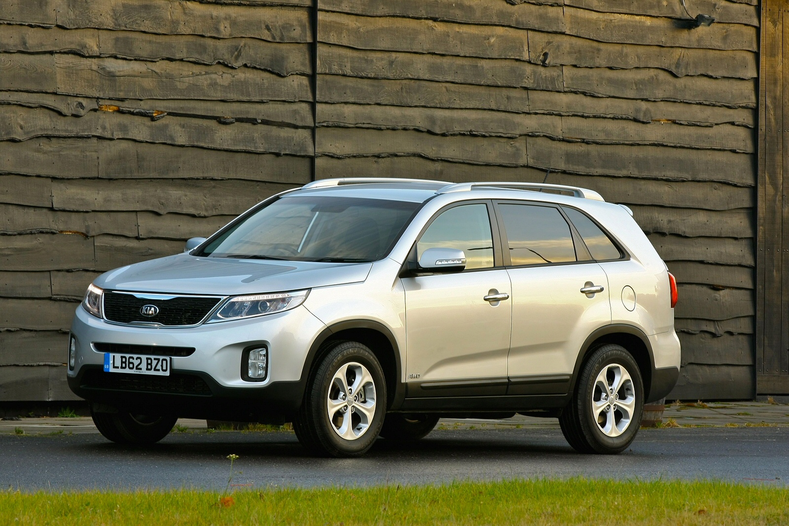 Used Kia Sorento (2012 - 2015) + Guide - Image 1