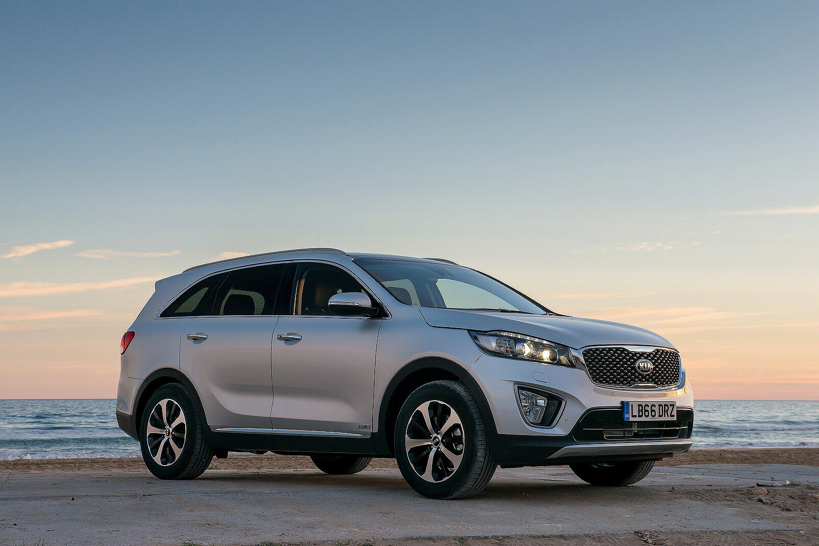Used Kia Sorento (2015 - 2017) + Guide - Image 1