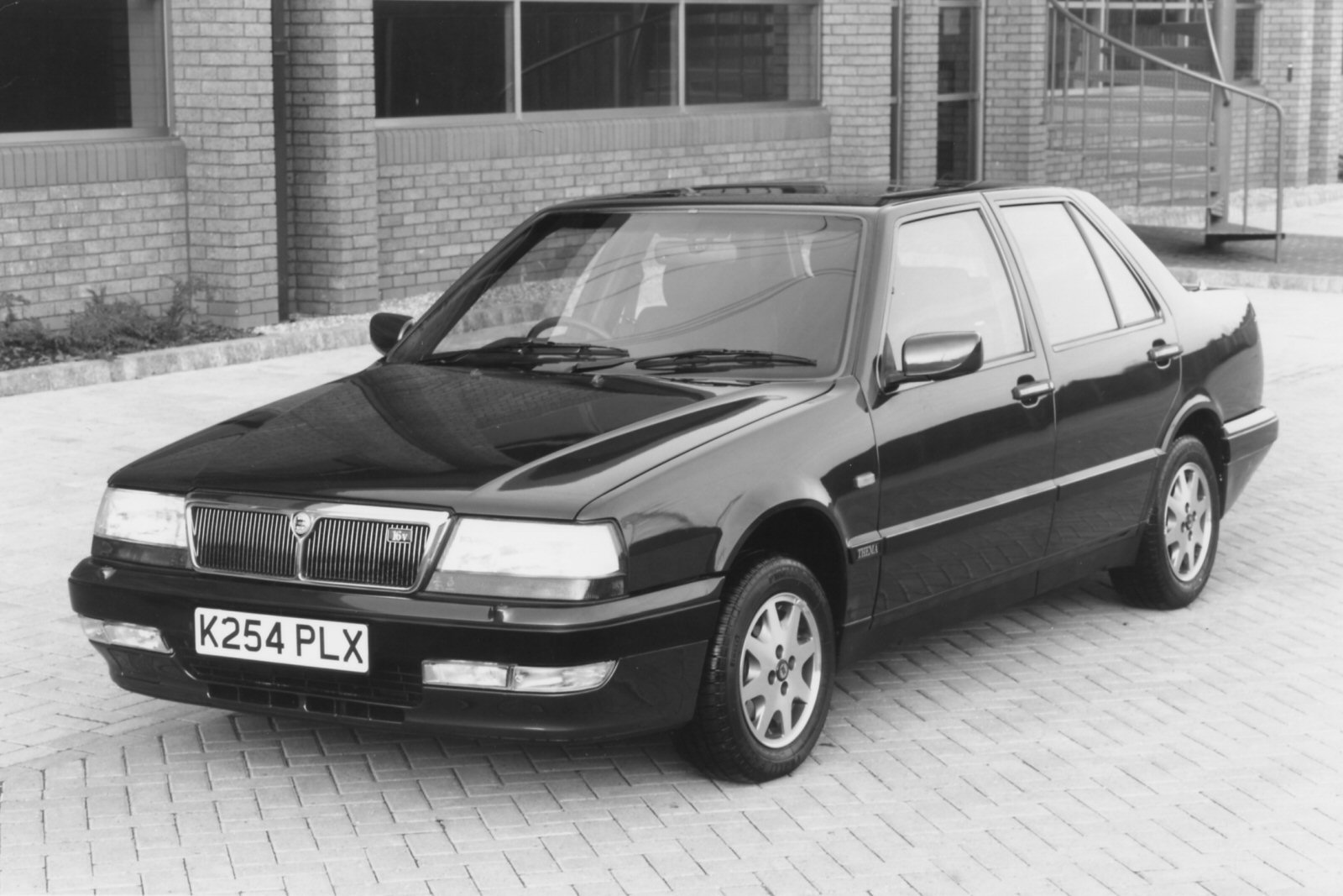 Used Lancia Thema (1986 - 1994) + Guide - Image 1