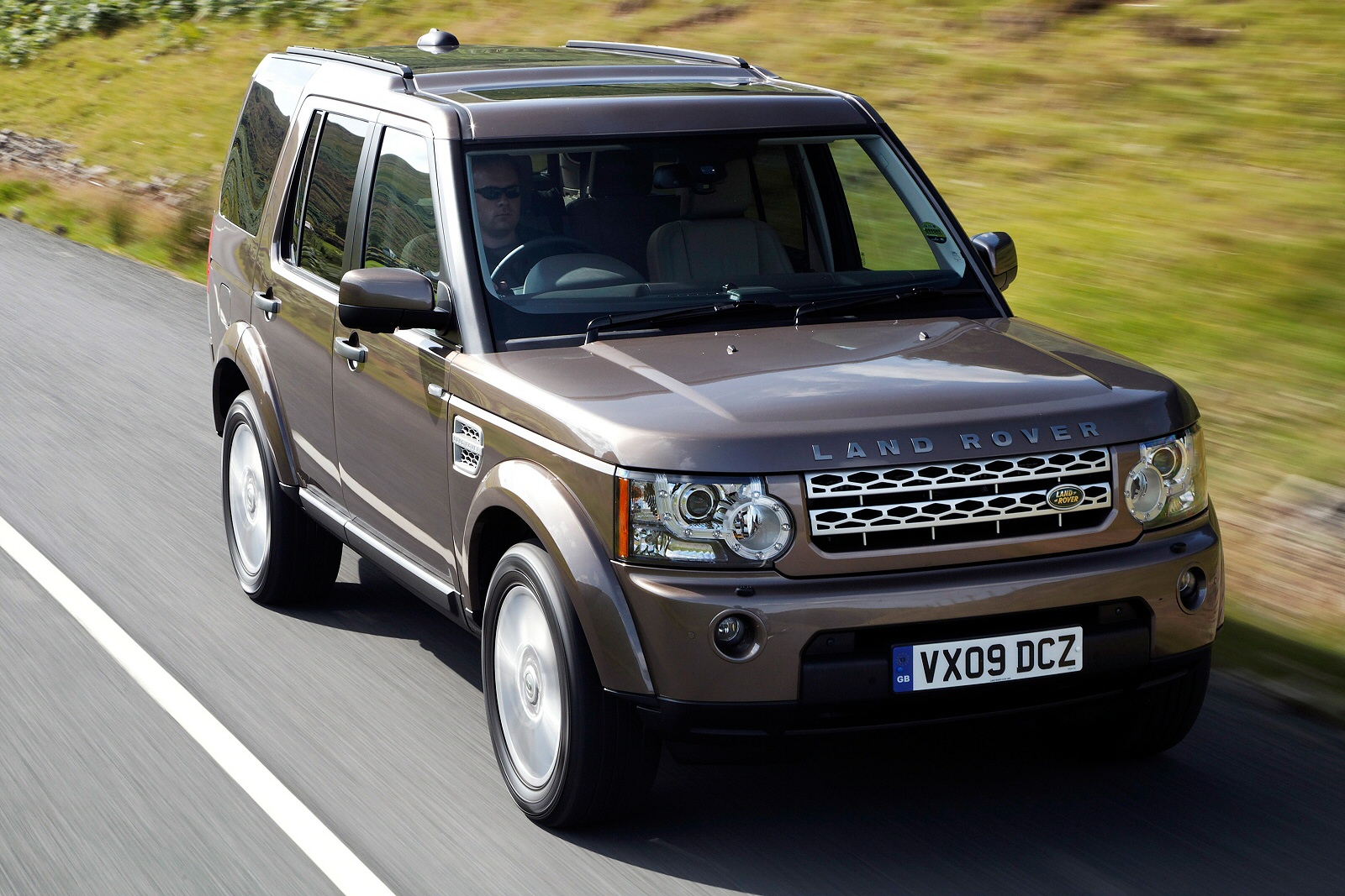 Used Land Rover Discovery Series 4 (2009 - 2013) + Guide - Image 1