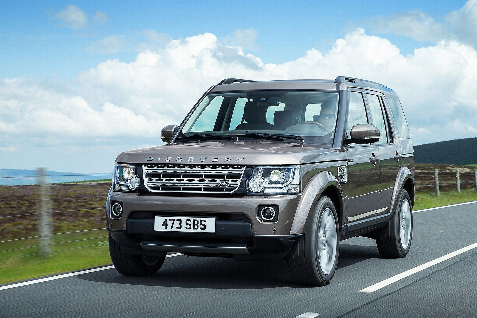 Used Land Rover Discovery Series 4 (2014 - 2016) + Guide - Image 1