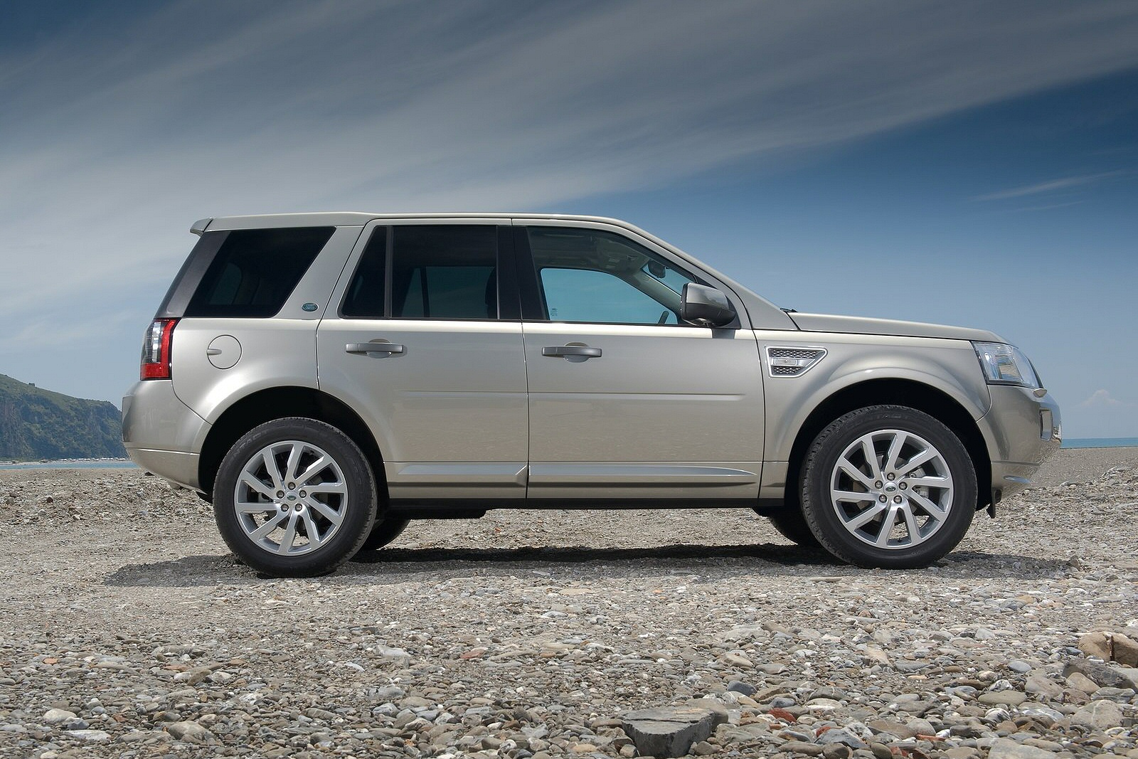 Used Land Rover Freelander 2 (2010 - 2012) + Guide - Image 1