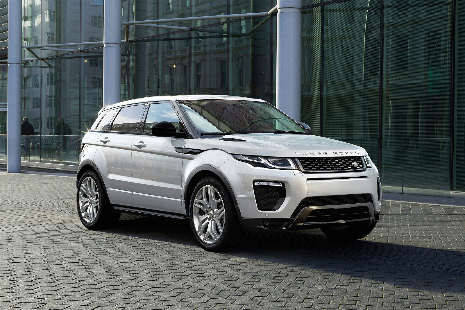 Used Land Rover Range Rover Evoque (2015 - 2018) + Guide - Image 1