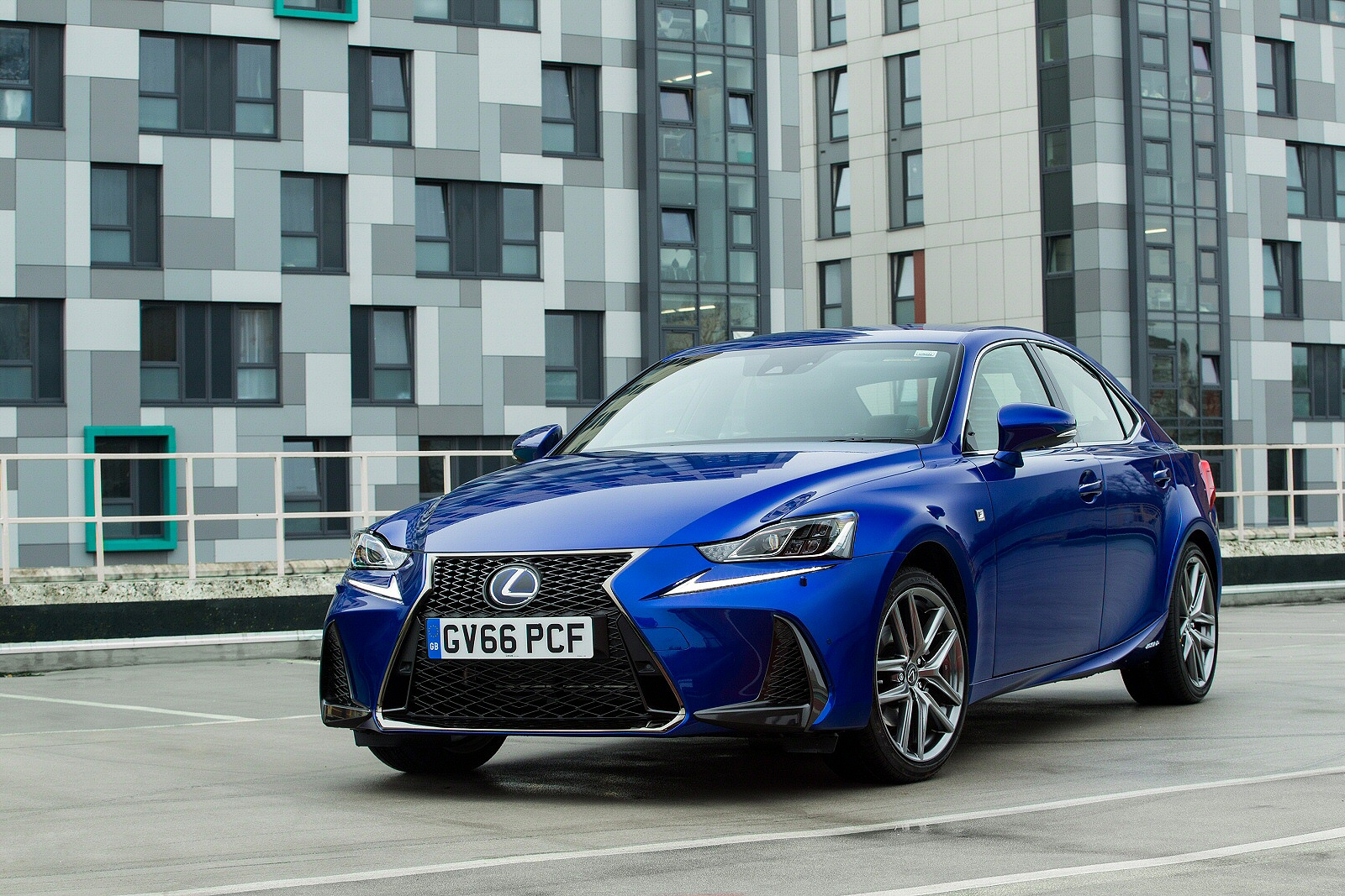 Used Lexus IS 300h (2013 - 2020) + Guide - Image 1