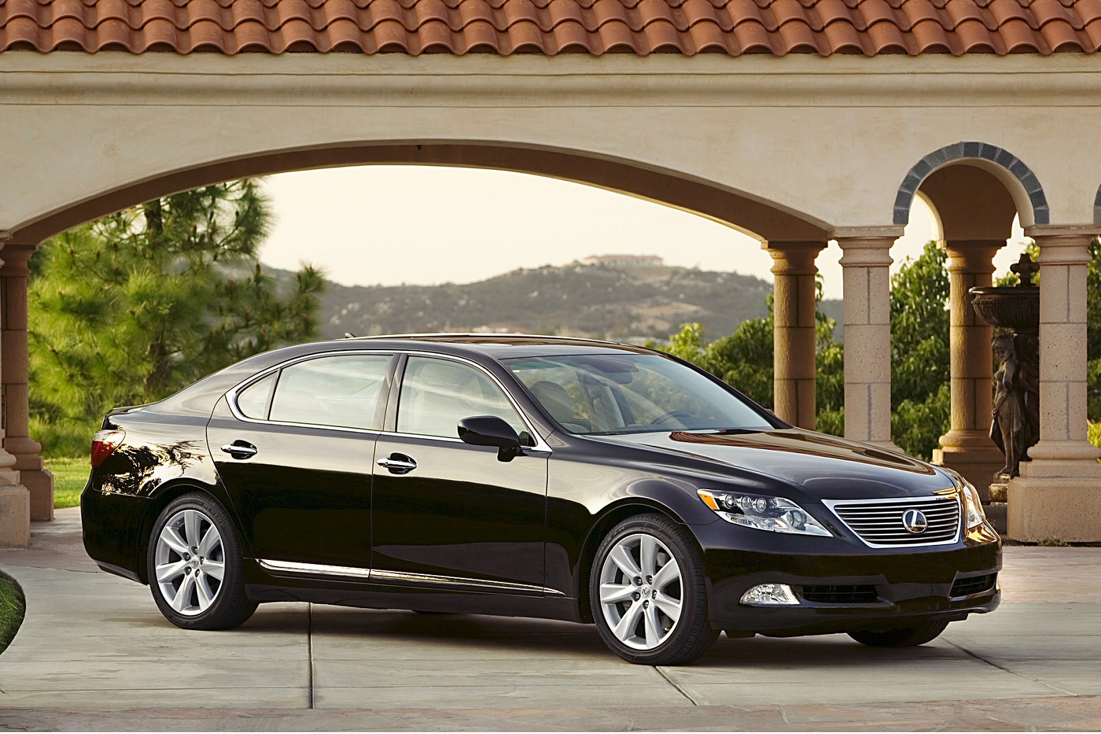 Used Lexus LS (2006 - 2010) + Guide - Image 1