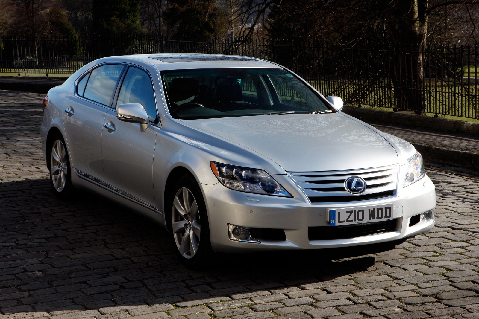 Used Lexus LS 600h (2010-2013) + Guide - Image 1