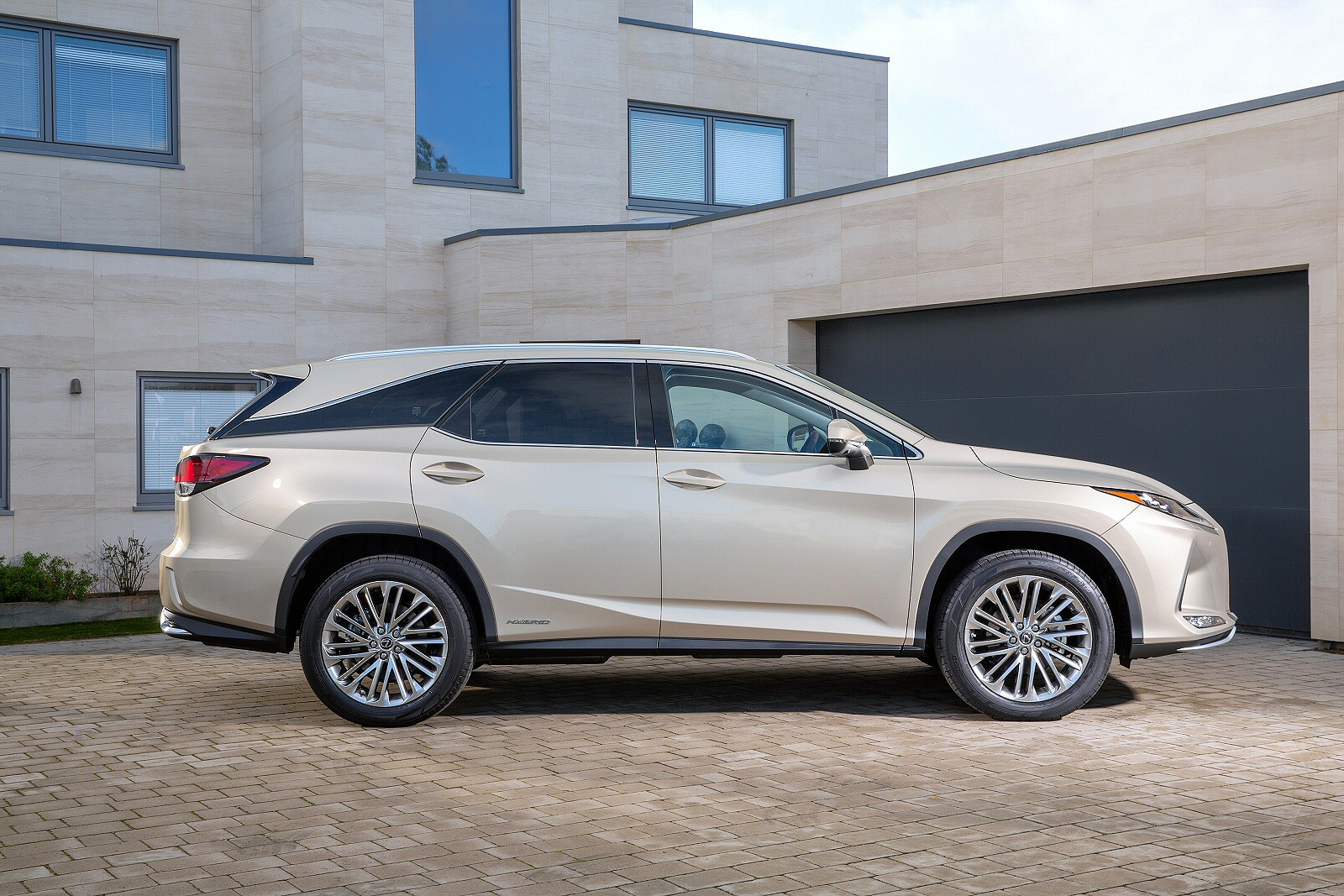 Used Lexus RX L (2017 - 2022) + Guide - Image 1