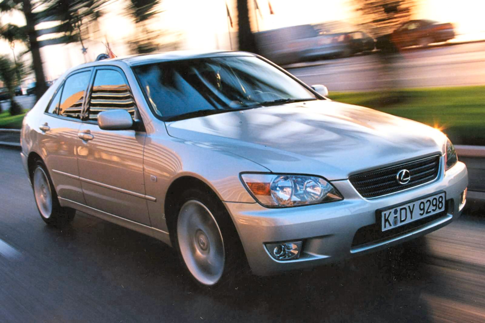 Used Lexus IS 300 (2001 - 2005) + Guide - Image 1