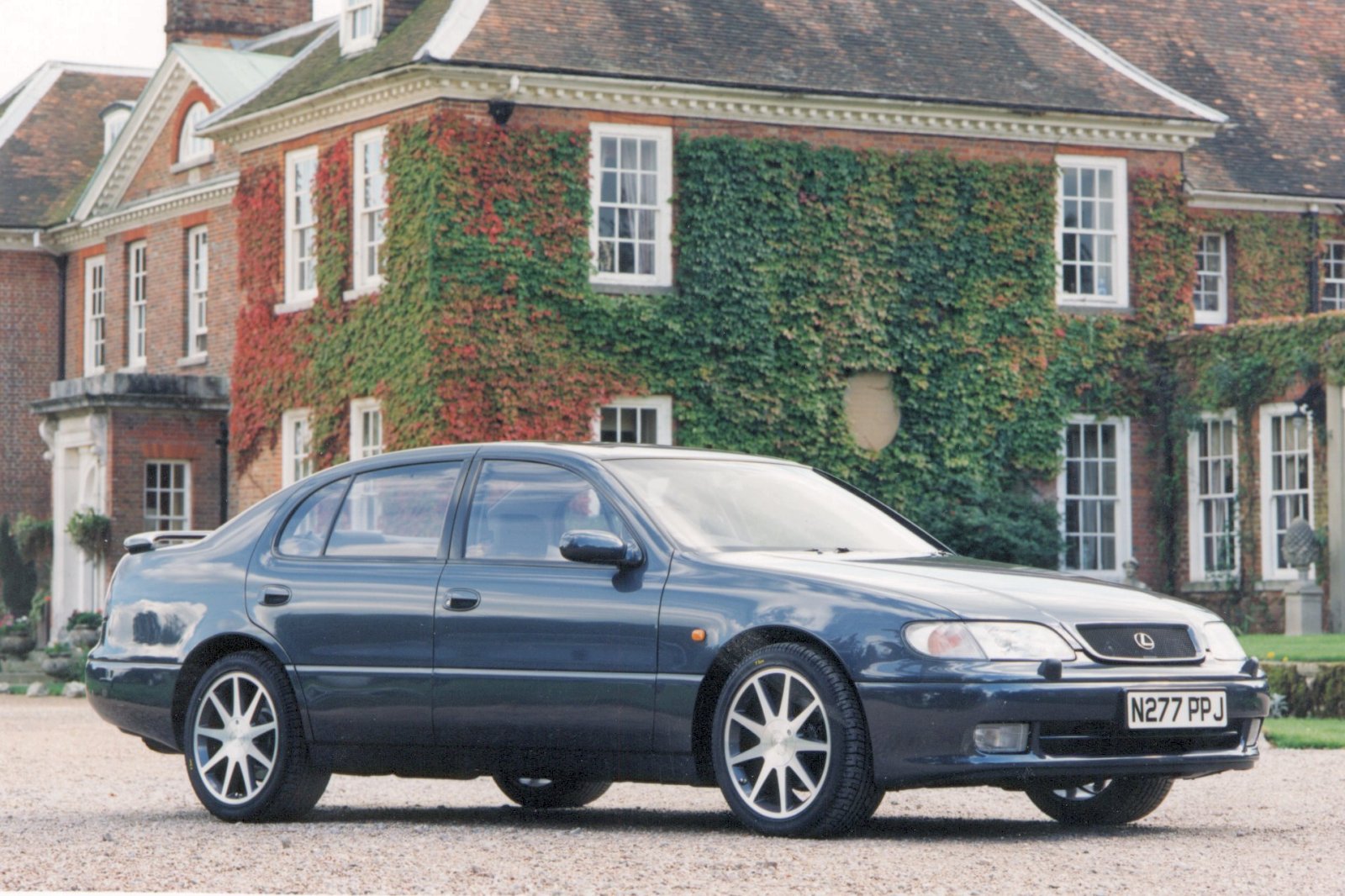 Used Lexus GS 300 (1993 - 1998) + Guide - Image 1