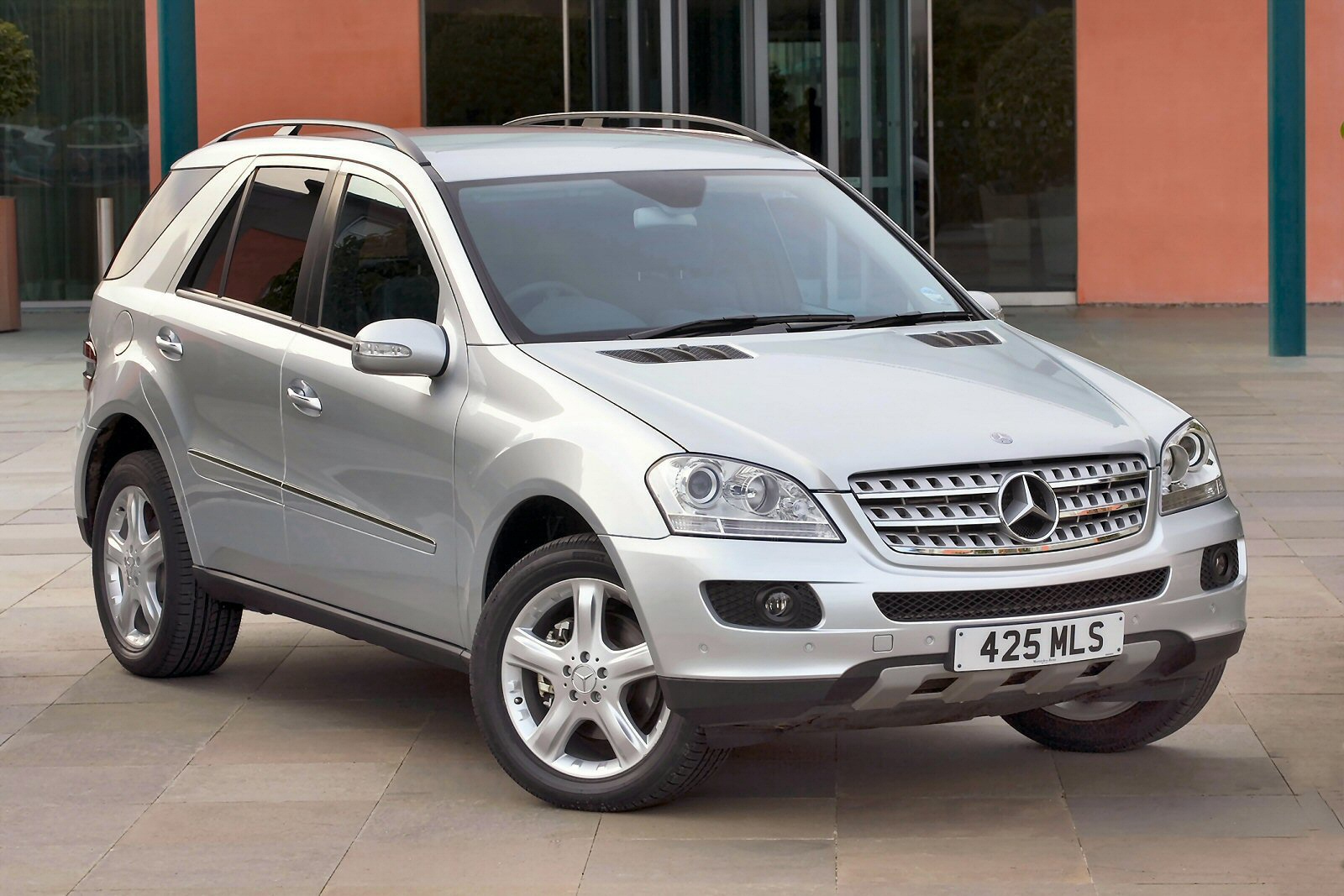 Used Mercedes-Benz M-Class (2005 - 2011) + Guide - Image 1