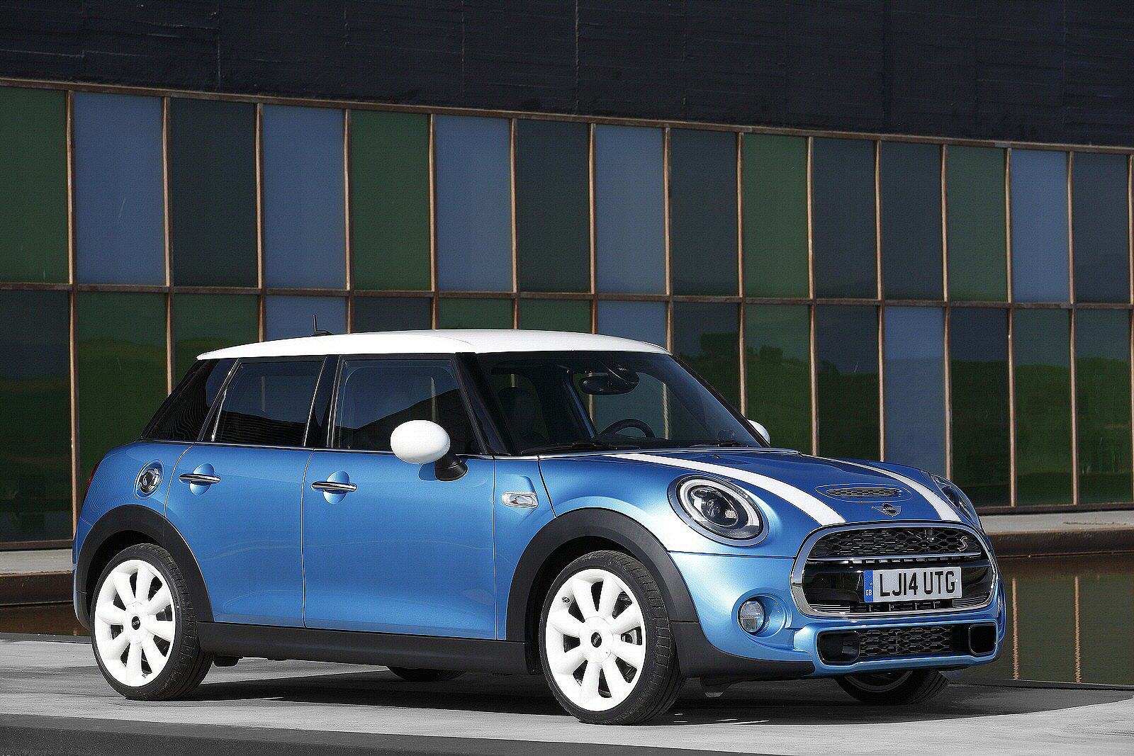 Used MINI 5-door Hatch [F55] (2014-2018) + Guide - Image 1