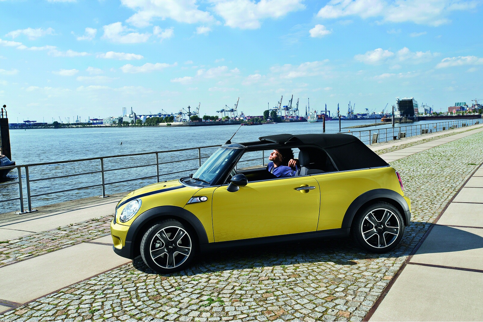 Used MINI Convertible [R57] (2009-2015) + Guide - Image 1