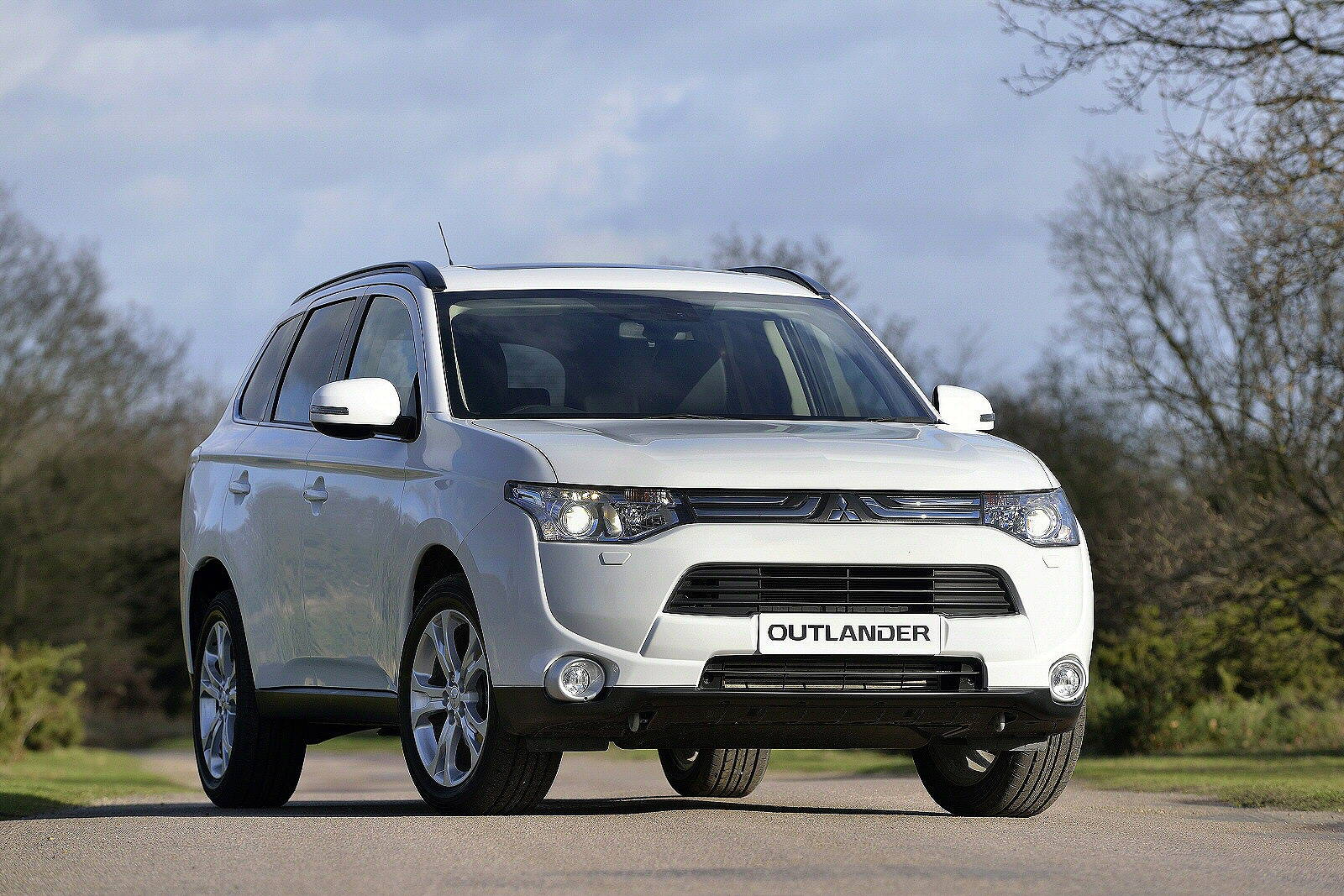 Used Mitsubishi Outlander (2013 - 2015) + Guide - Image 1