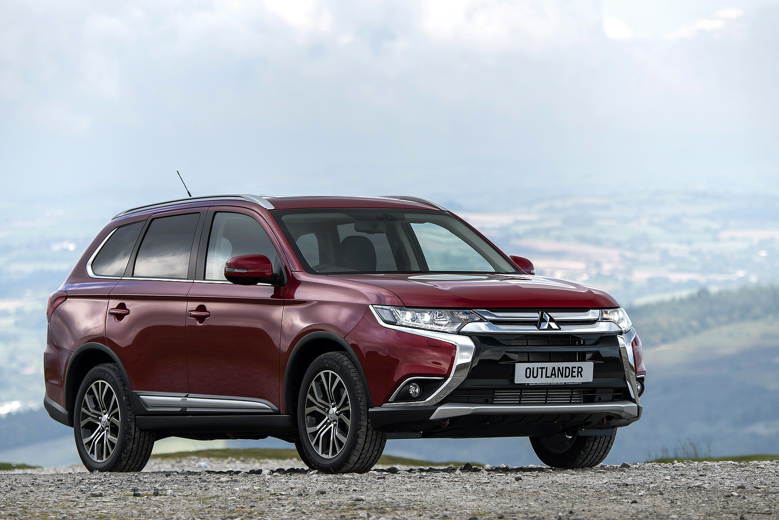 Used Mitsubishi Outlander (2015 - 2018) + Guide - Image 1