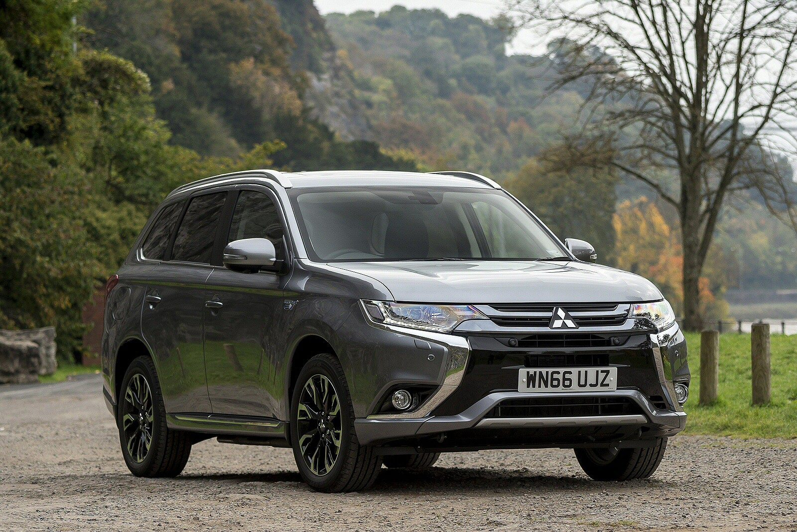 Used Mitsubishi Outlander PHEV (2015 - 2018) + Guide - Image 1