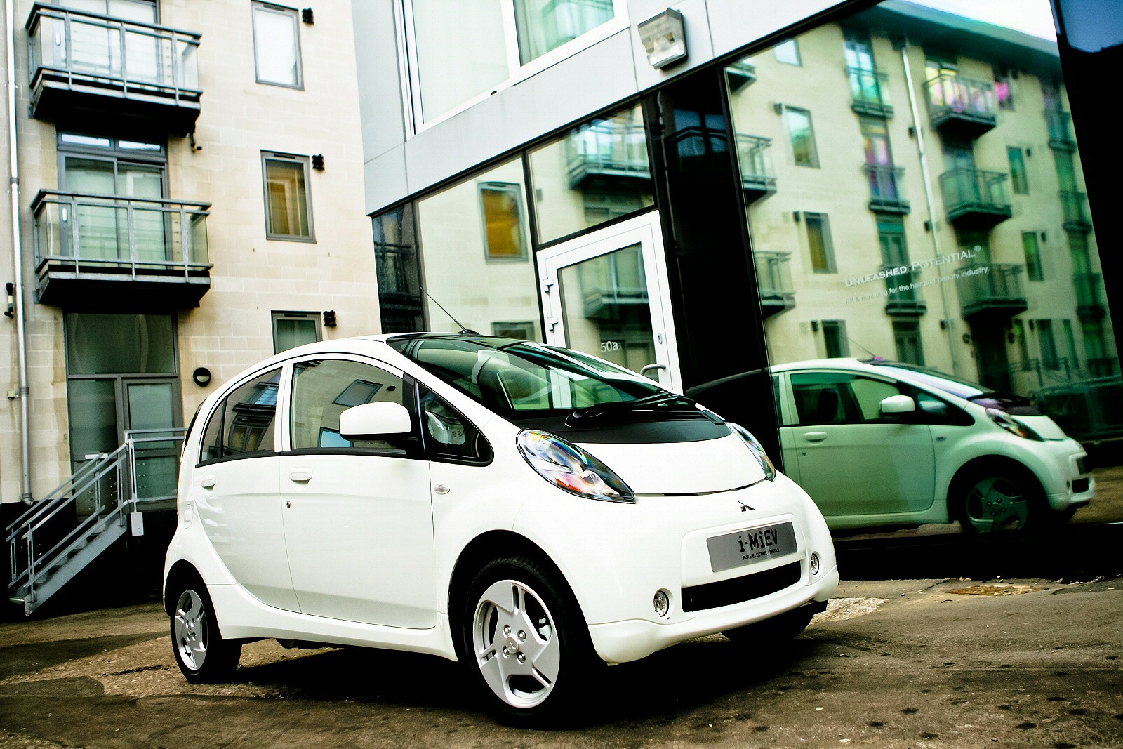 Used Mitsubishi i-MiEV (2013 - 2016) + Guide - Image 1