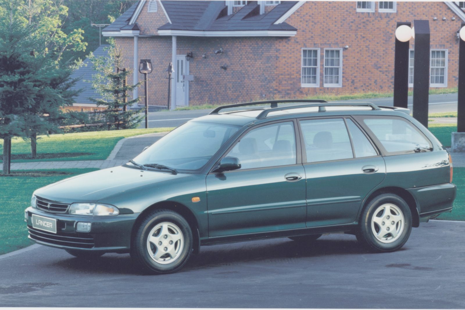 Used Mitsubishi Lancer Estate (1999 - 2001) + Guide - Image 1