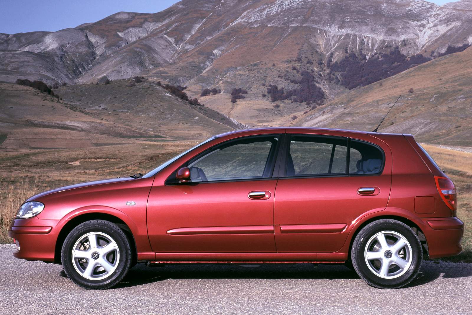 Used Nissan Almera (2000 - 2007) + Guide - Image 1