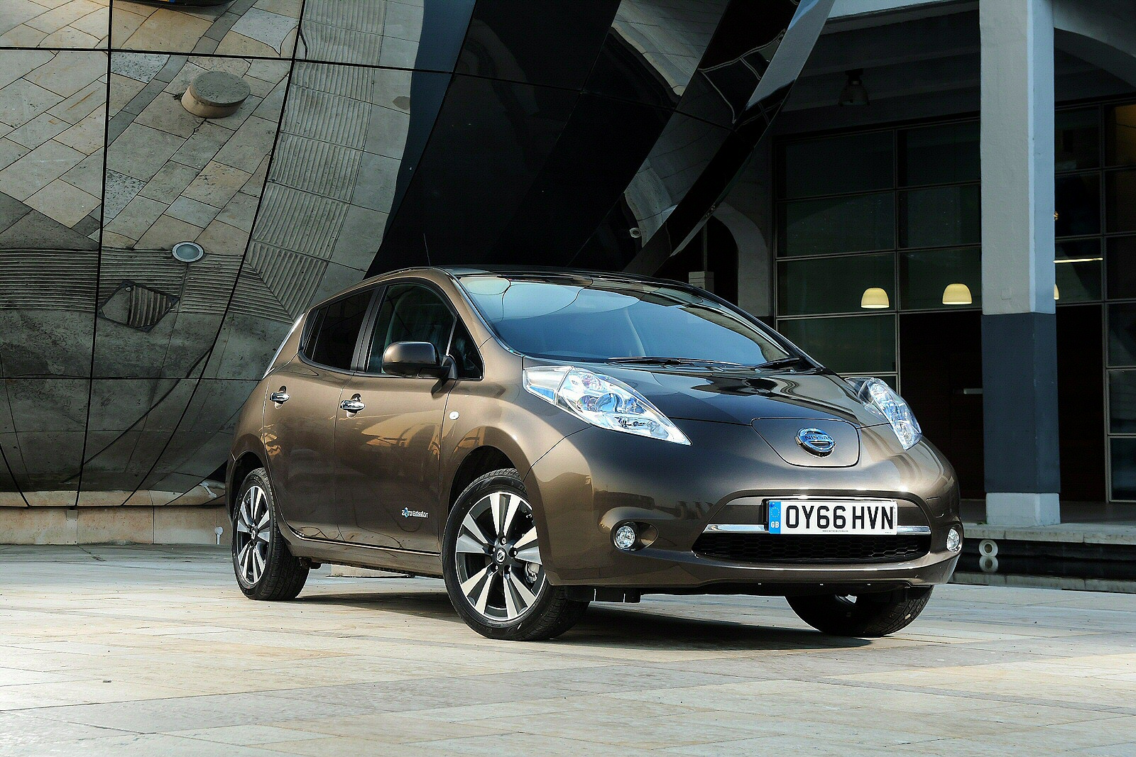 Used Nissan LEAF (2013 - 2017) + Guide - Image 1