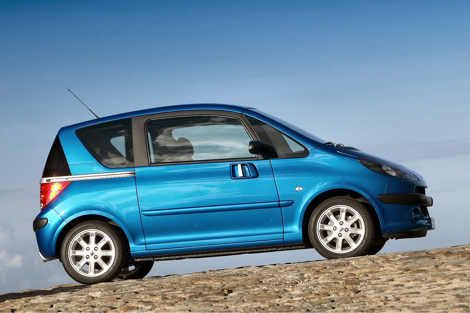 Used Peugeot 1007 (2005 - 2009) + Guide - Image 1