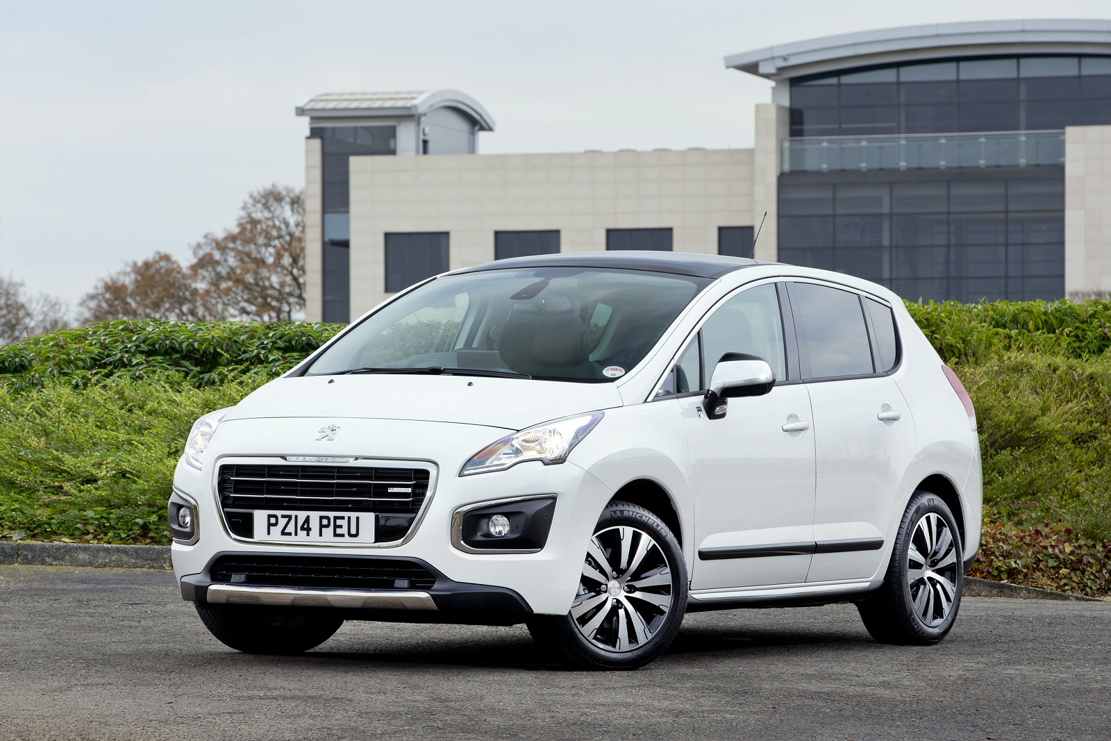 Used Peugeot 3008 HYbrid4 (2011 - 2016) + Guide - Image 1