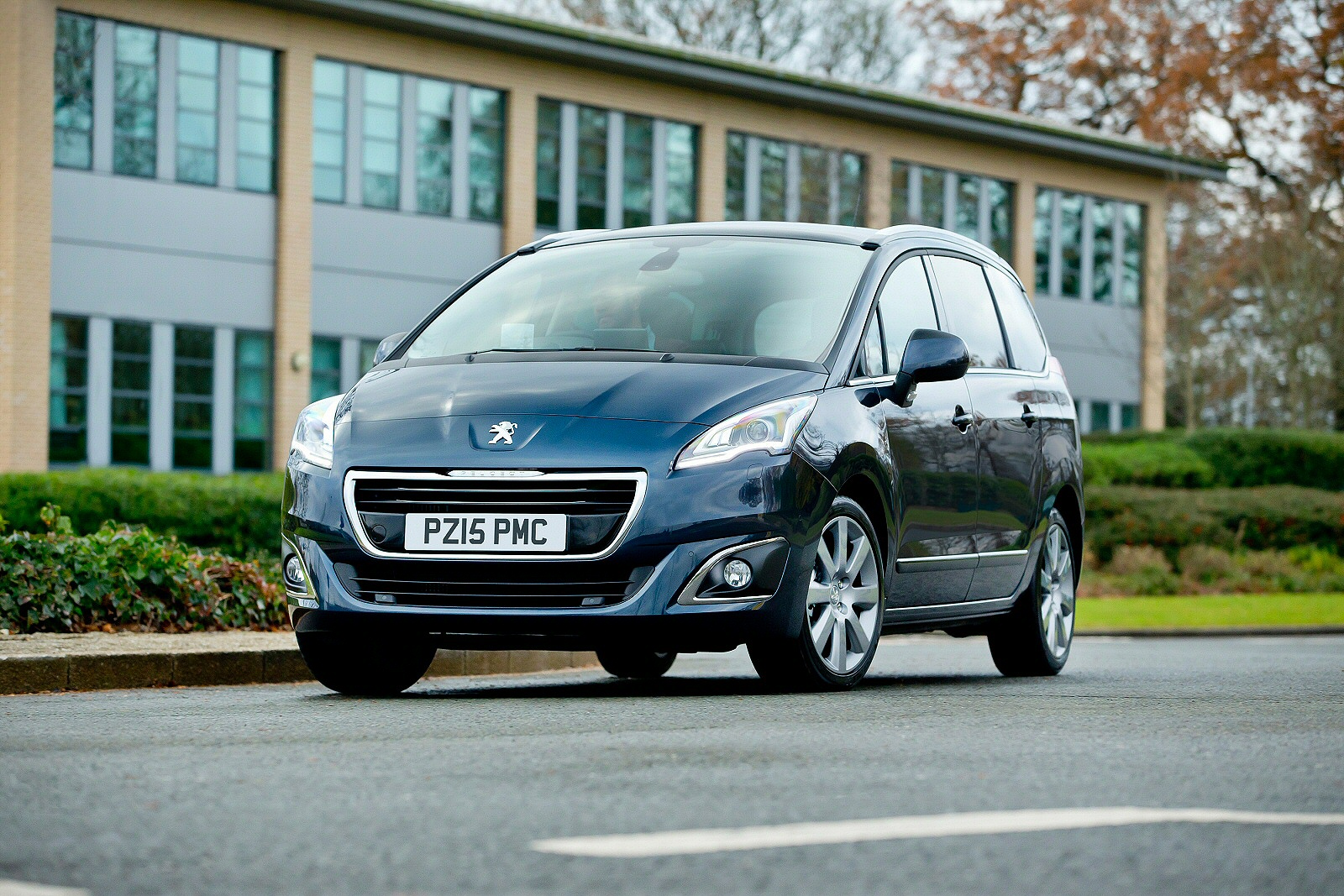 Used Peugeot 5008 (2013 - 2017) + Guide - Image 1