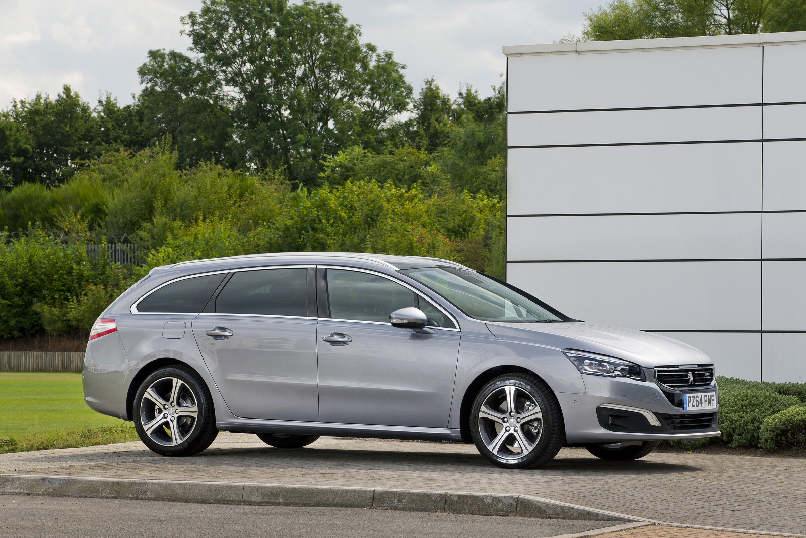 Used Peugeot 508 SW (2014 - 2018) + Guide - Image 1