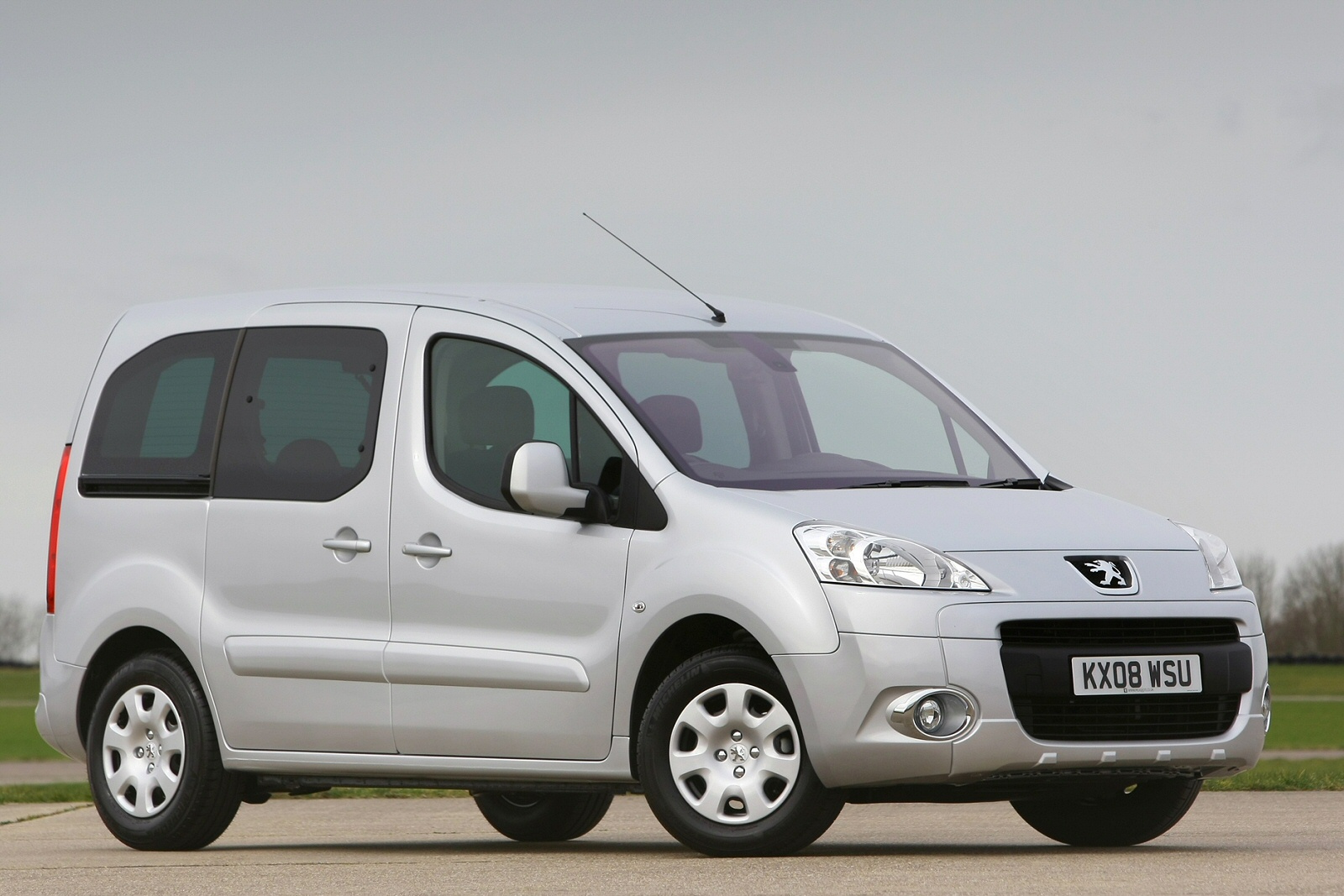 Used Peugeot Partner Tepee (2008 - 2015) + Guide - Image 1
