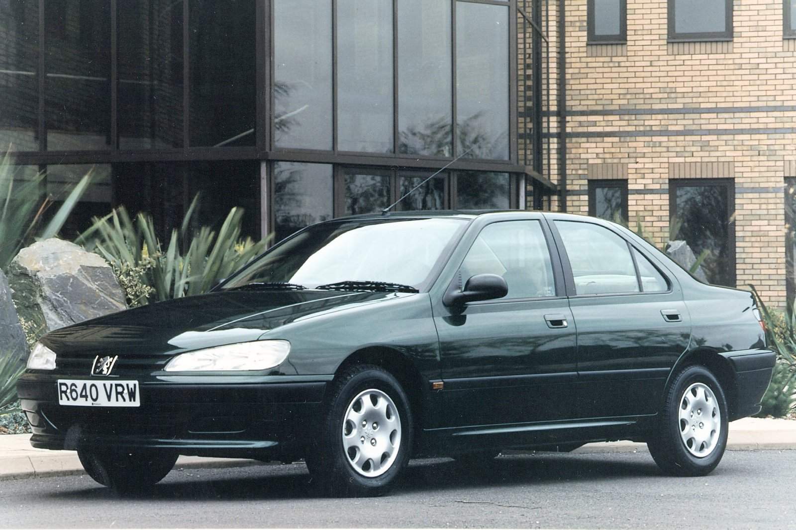 Used Peugeot 406 (1996 - 1999) + Guide - Image 1