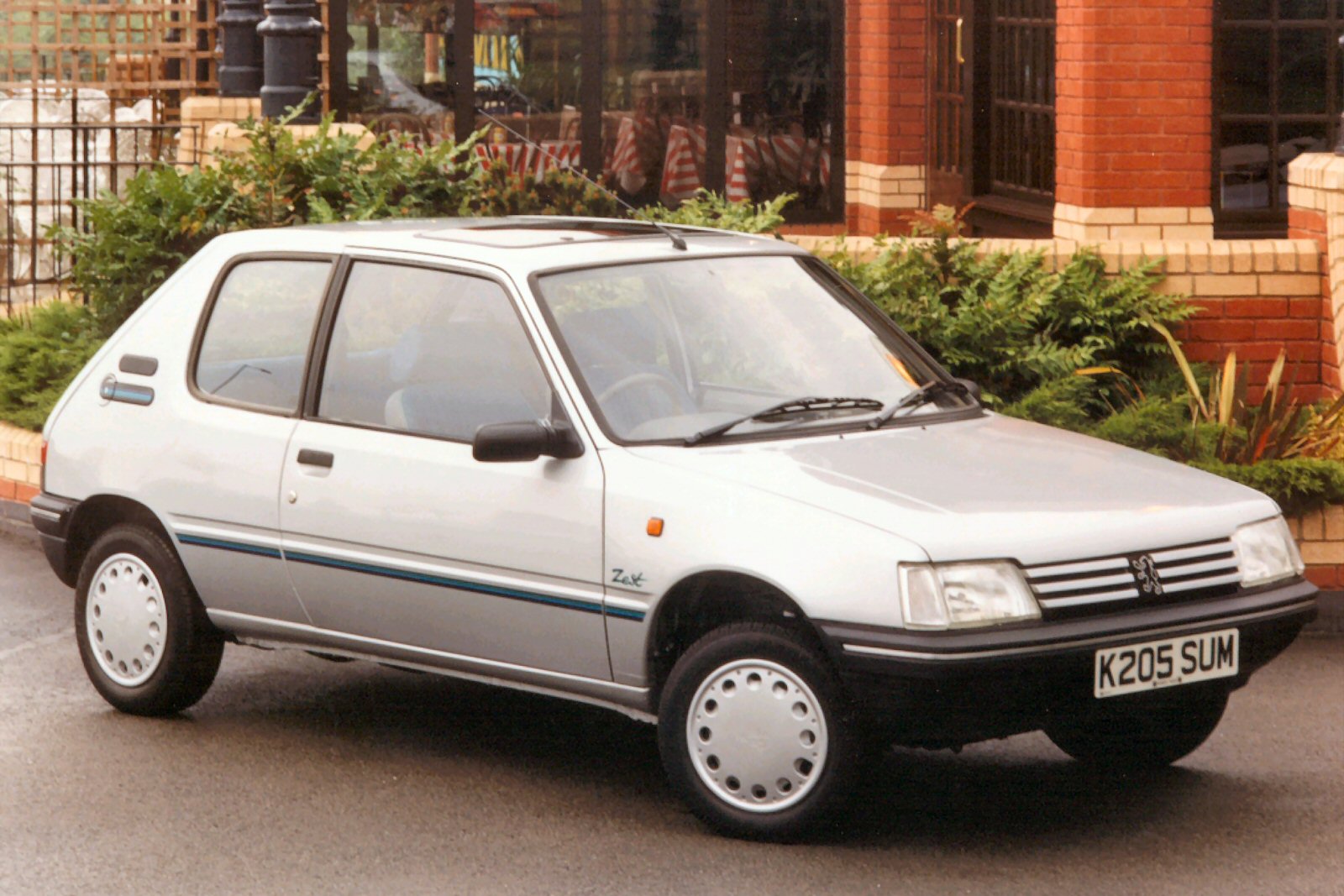 Used Peugeot 205 (1983 - 1997) + Guide - Image 1