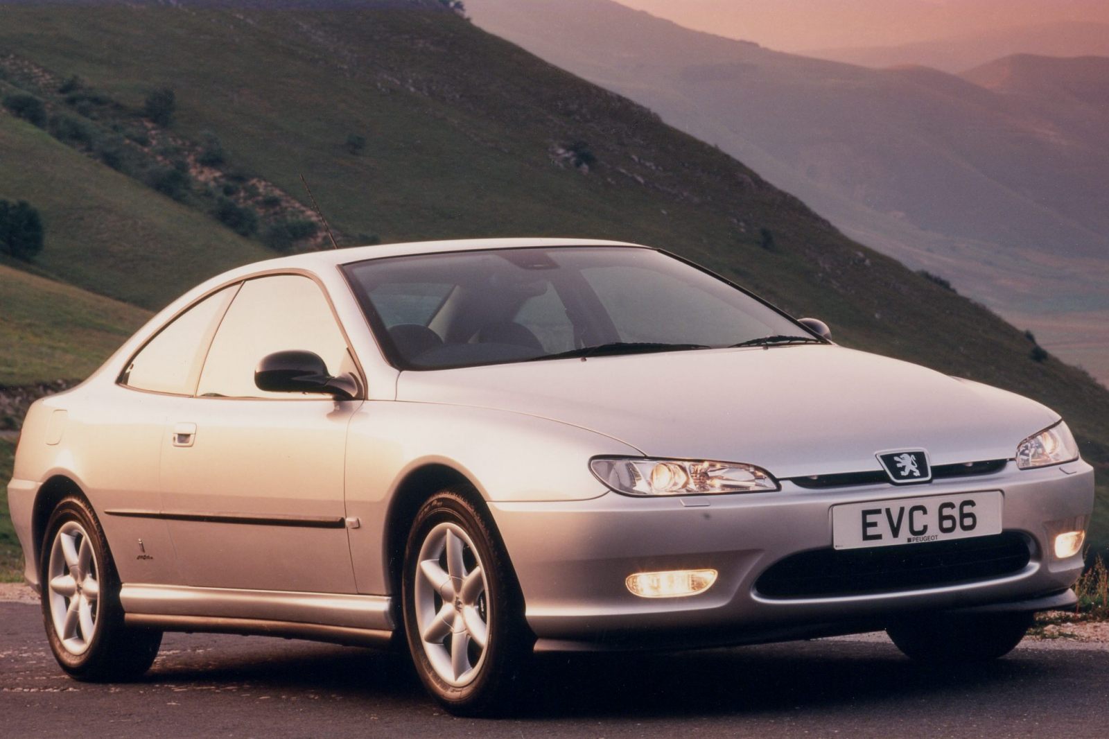 Used Peugeot 406 Coupe (1997 - 2003) + Guide - Image 1