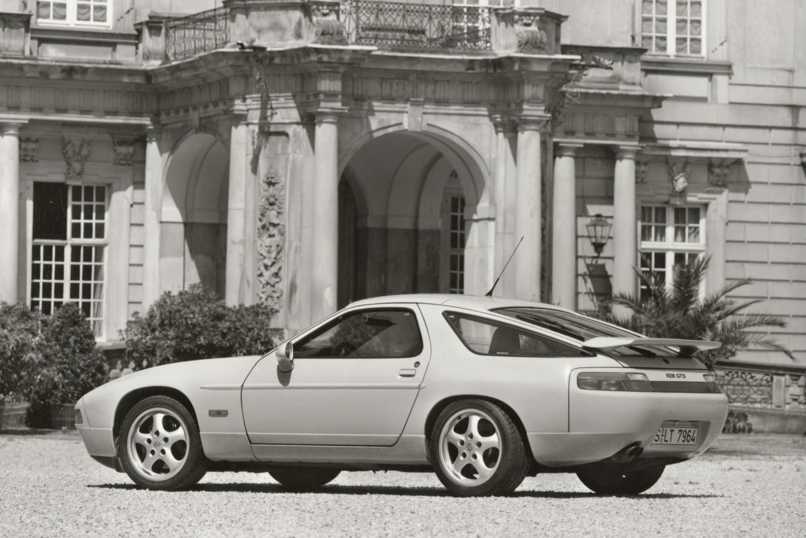 Used Porsche 928 GTS (1992 - 1995) + Guide - Image 1