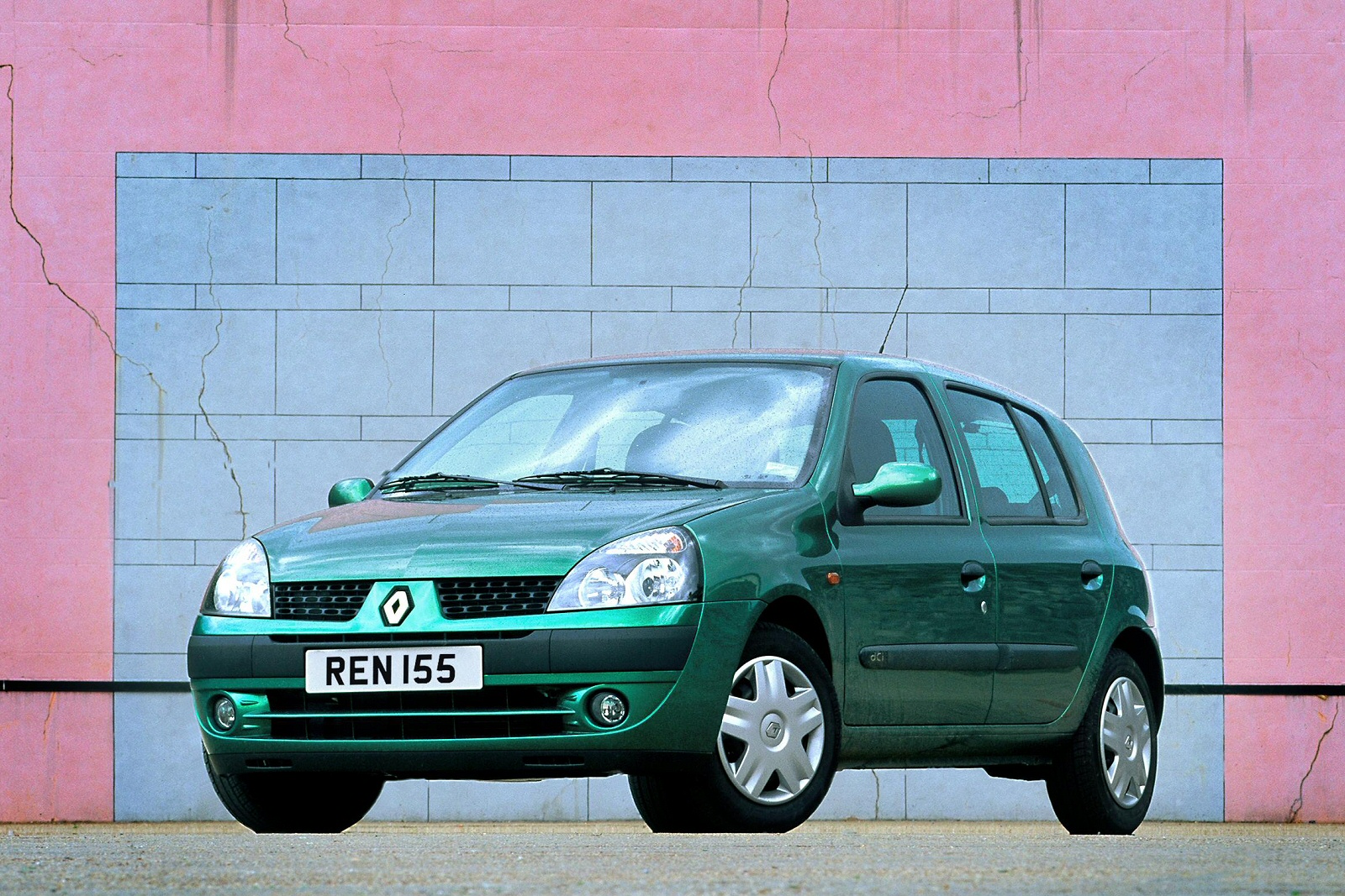 Used Renault Clio (2001 - 2005) + Guide - Image 1