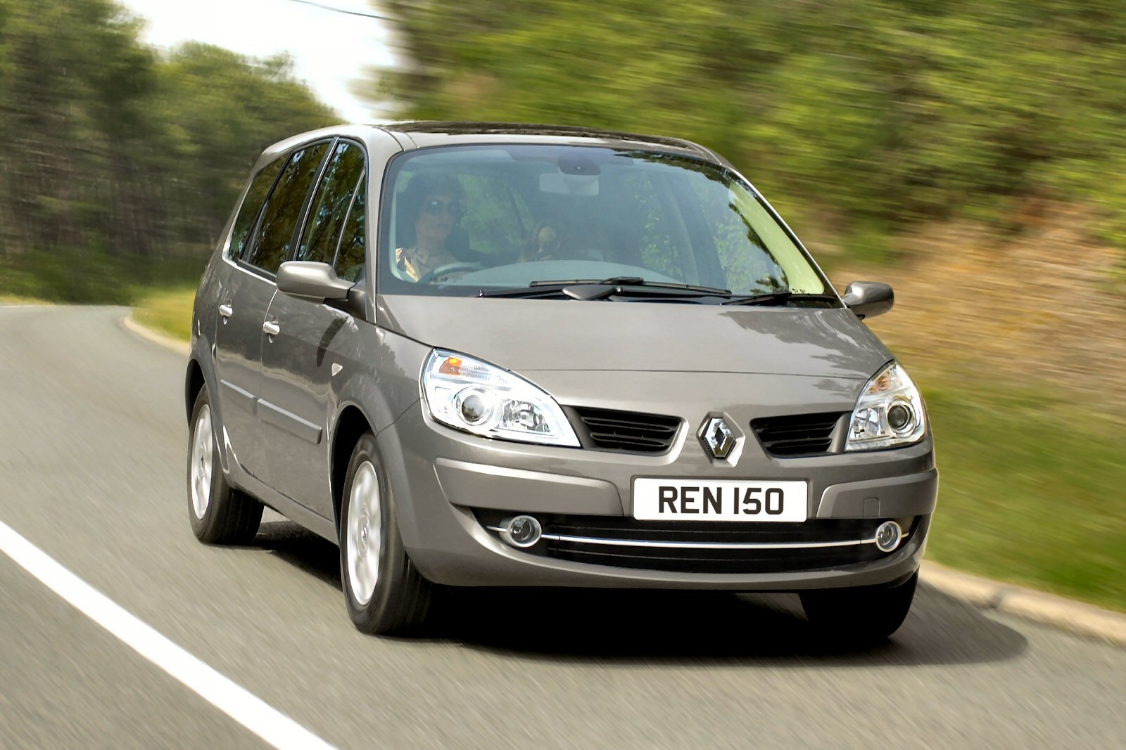 Used Renault Grand Scenic (2004 - 2009) + Guide - Image 1