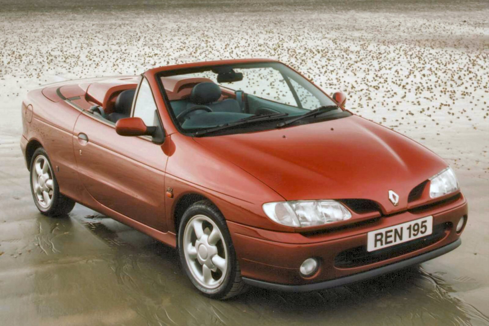 Used Renault Megane Cabriolet (1997 - 2003) + Guide - Image 1