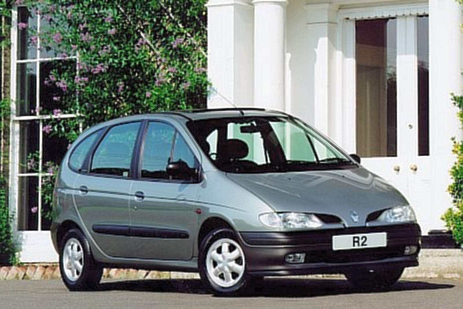 Used Renault Megane Scenic (1997 - 1999) + Guide - Image 1